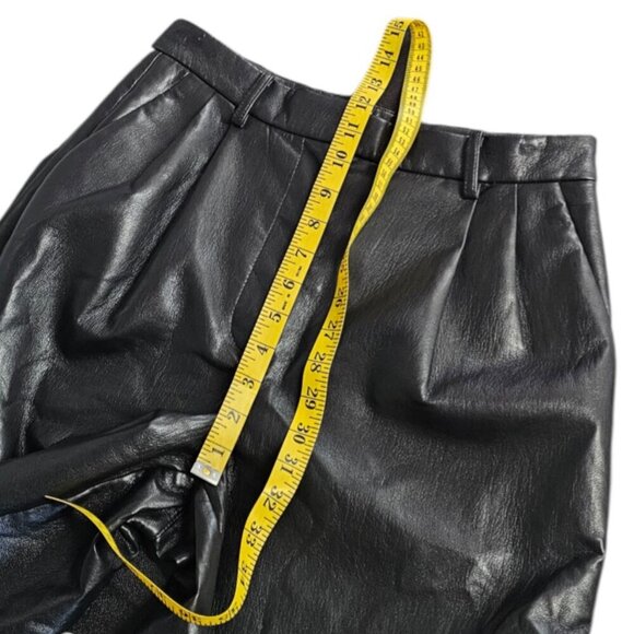 Aritzia Wilfred Limerick Short, Vegan Leather, High Rise, Black, Pleated, Size 6 - Picture 6 of 9